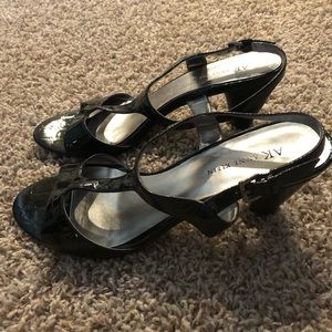 AK Anne Klein Black Low-heeled dress shoes 9.5